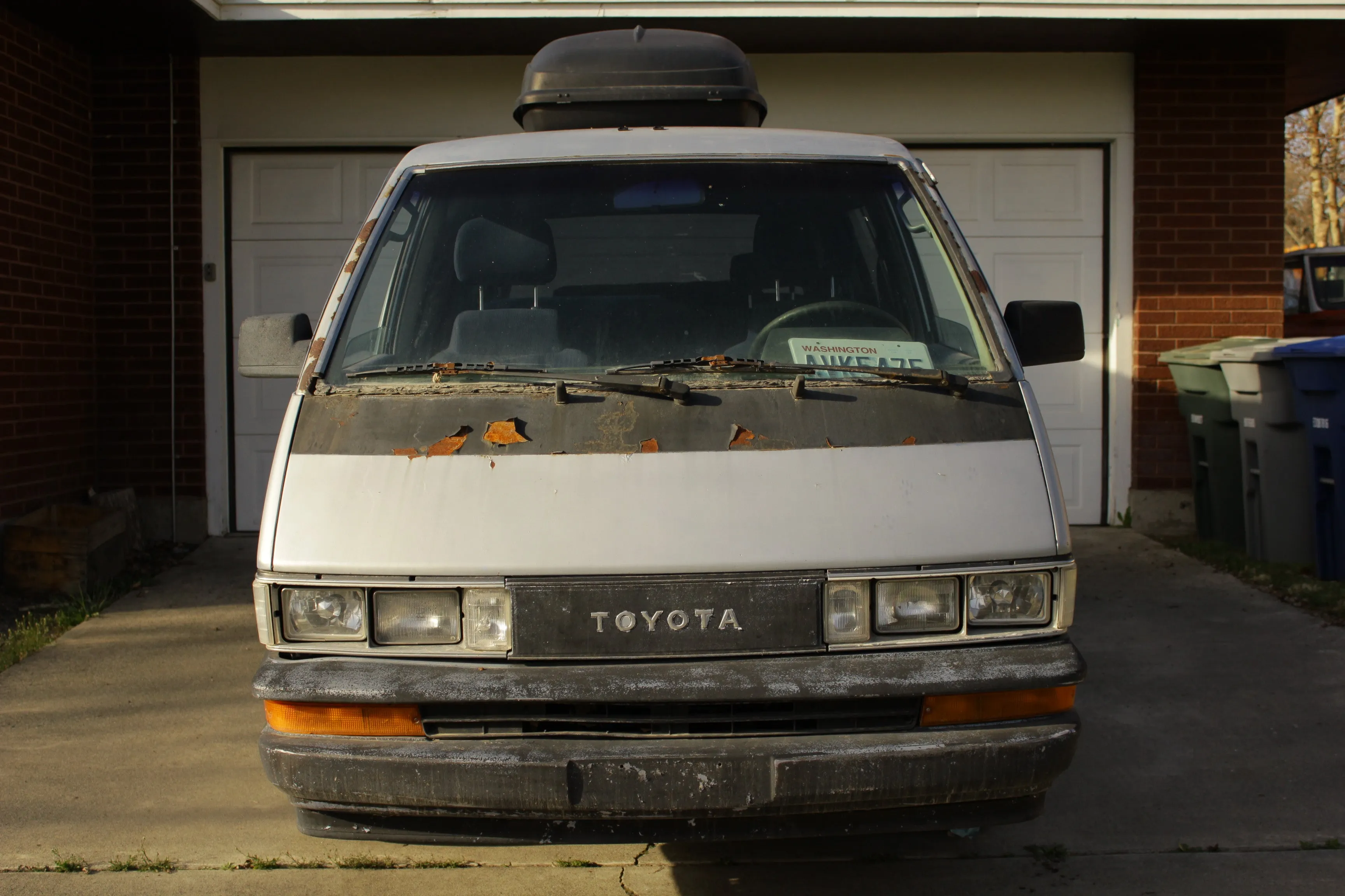 1989 Toyota Van Wagon - Vintage Camper Space Cruiser - 2WD Cassette Thule