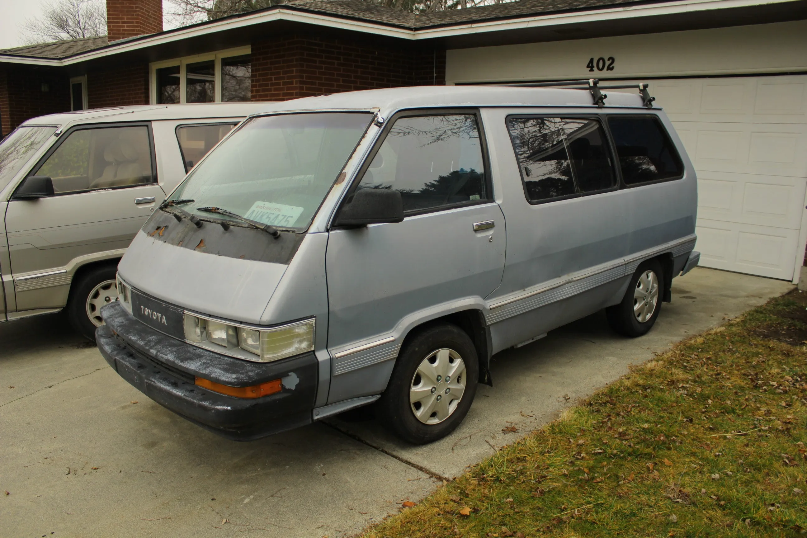 1989 Toyota Van Wagon - Vintage Camper Space Cruiser - Original Dual Sunroofs