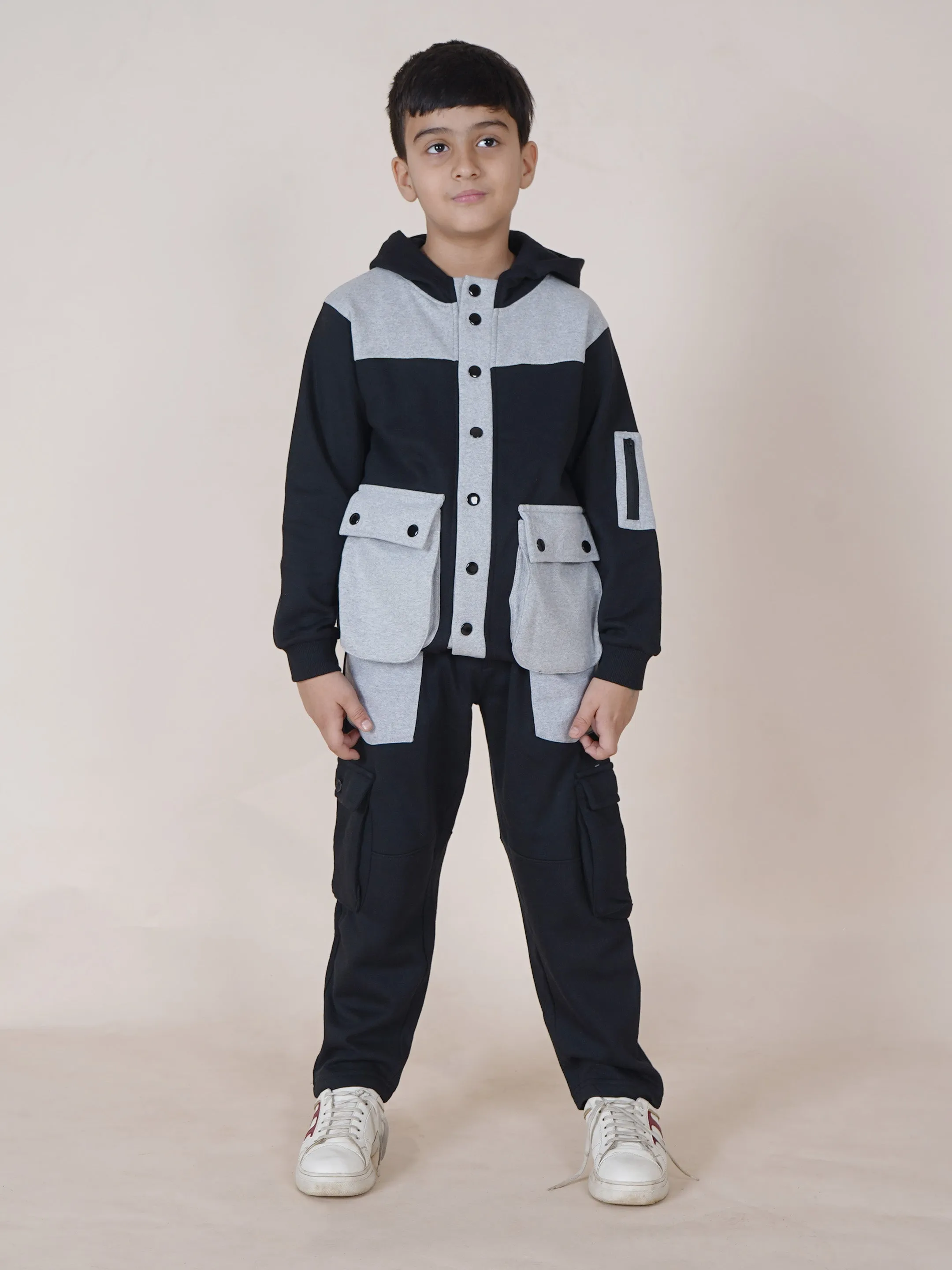 Boys Fleece Full Sleeves Bellow Cargo Pocket Hooded Sweatshirt With Joggers