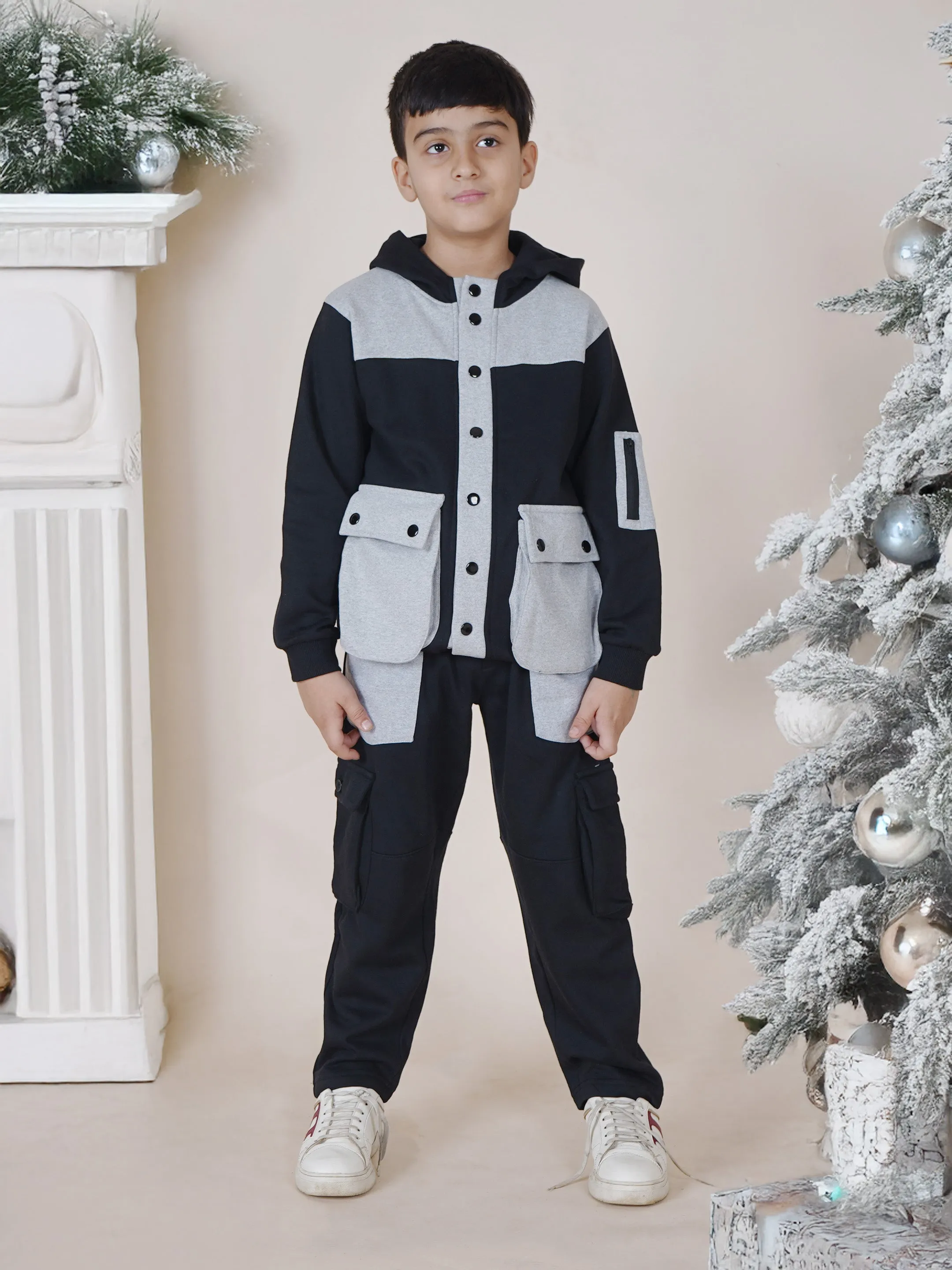 Boys Fleece Full Sleeves Bellow Cargo Pocket Hooded Sweatshirt With Joggers