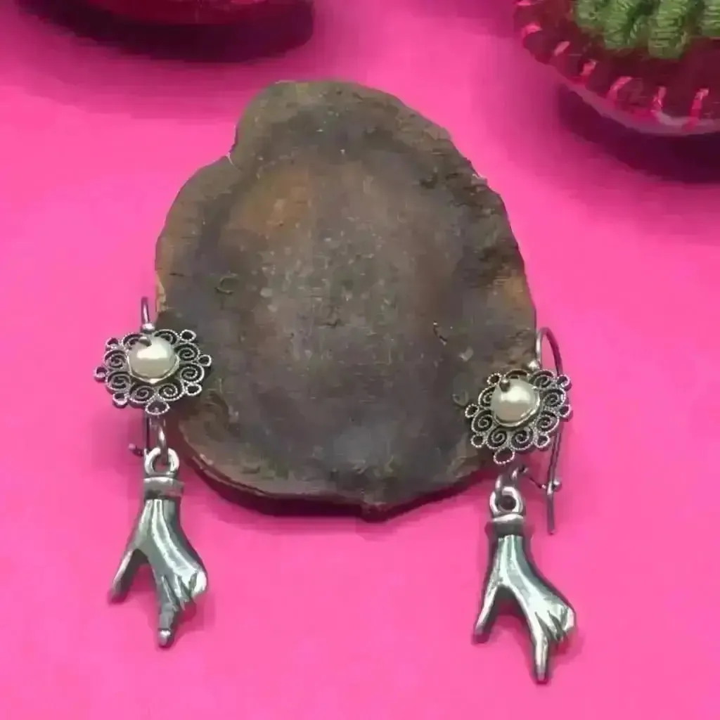 Oaxacan vintage Silver filigree hand earrings with pearls circa 1960