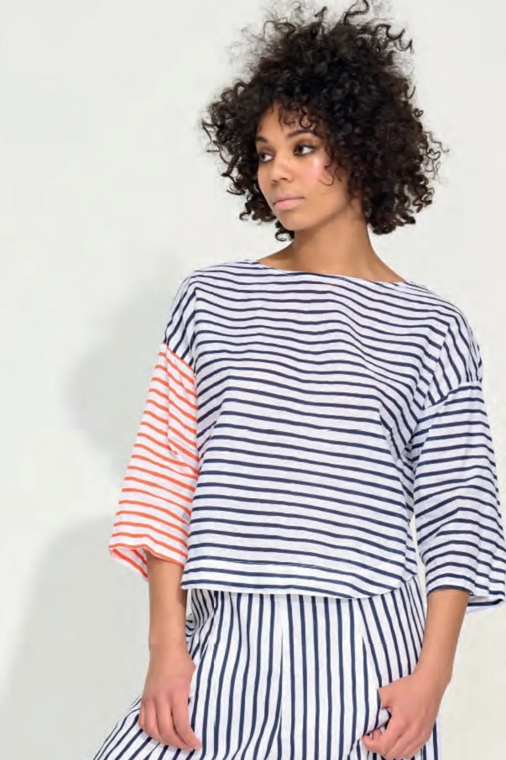 Top in Navy/Neo Orange Mini Stripe